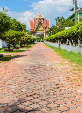 bir tapınak bir yürüyüş yolu