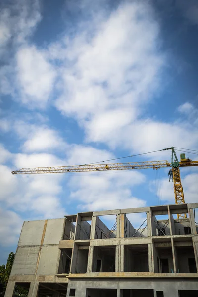 Guindaste e canteiro de obras — Fotografia de Stock