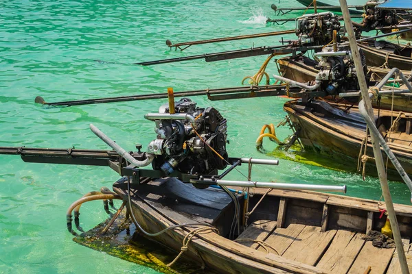 Achterkant van de lange staart boot — Stockfoto