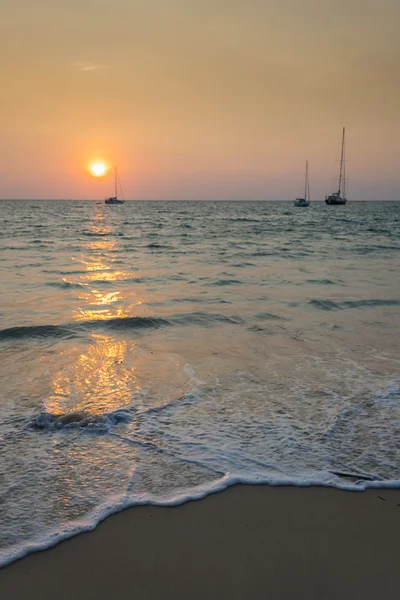 Sunset at Nai Yang Beach, Phuket, Thailand — Stock Photo, Image