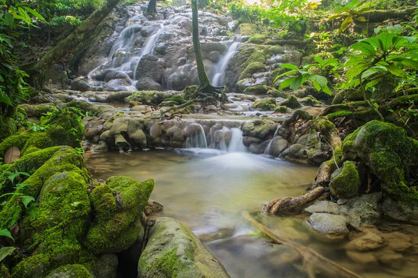 Sanang manora vodopád, phang nga, Thajsko — Stock fotografie