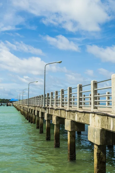 Długi most nad morzem — Zdjęcie stockowe