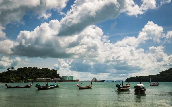 Molte barche da pesca sul mare — Foto Stock