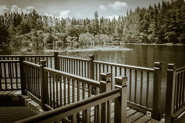 Houten brug — Stockfoto