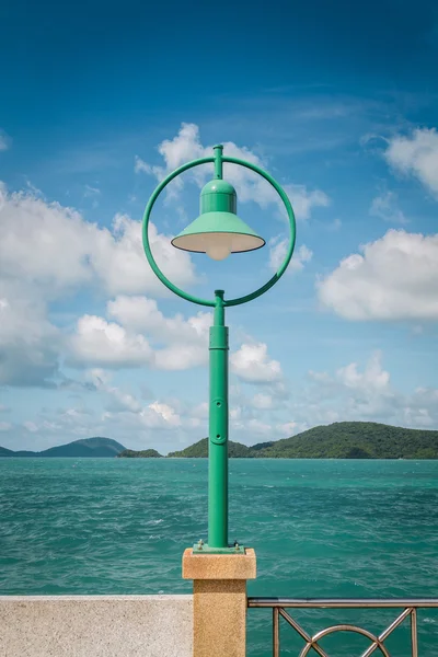Poste de lámpara verde —  Fotos de Stock