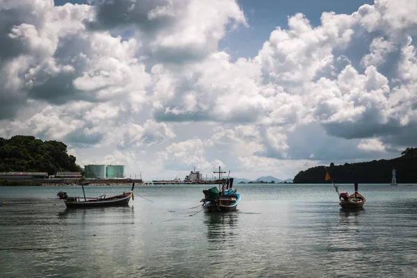 Vissersboot op zee — Stockfoto