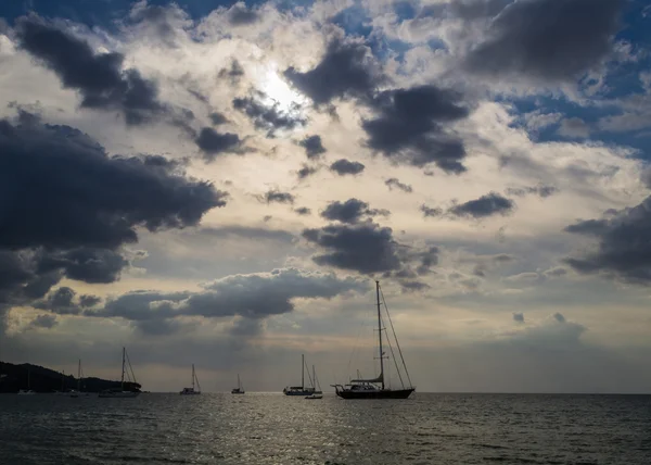 Veleros con cielo nublado —  Fotos de Stock