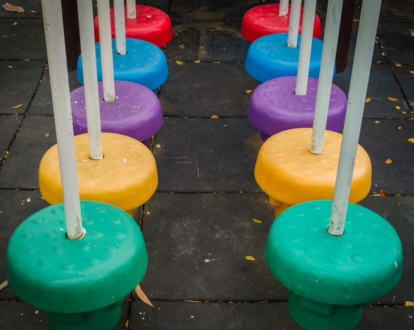 Kolorowy plac zabaw publicznych — Zdjęcie stockowe