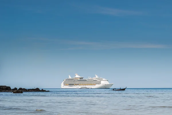 Luxury cruise in the andaman sea — Stock Photo, Image