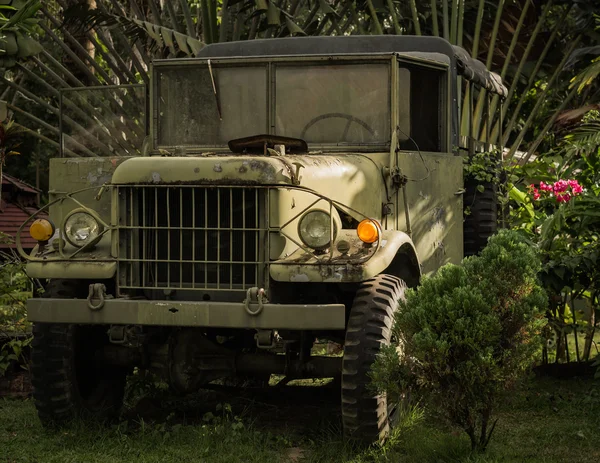 An old truck in the garden — Stock Photo, Image