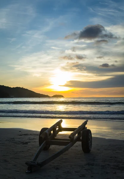 Carro de dos ruedas en la playa — Foto de Stock