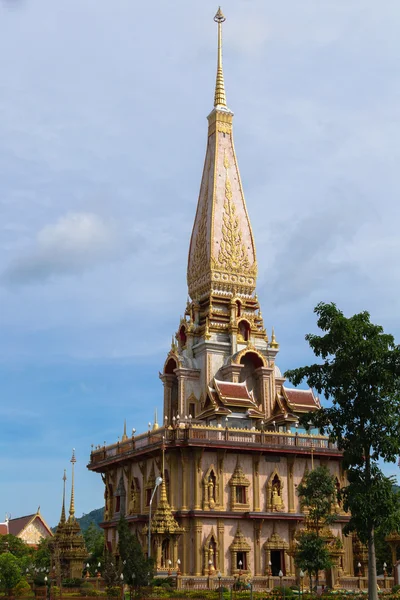 Santa pagoda al tempio Chalong, Phuket, Thailandia — Foto Stock