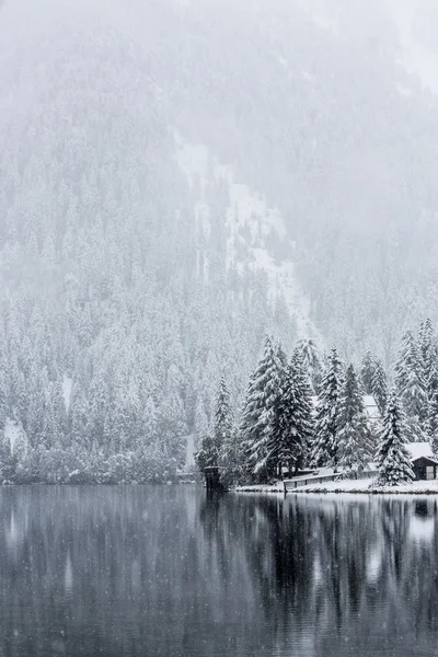 Lago Braies, Dolomiti — Stock fotografie