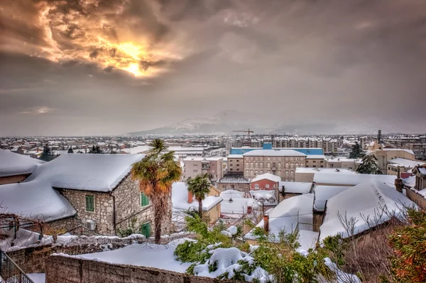 Hdr görüntü - karla kaplı küçük bir kasaba — Stok fotoğraf