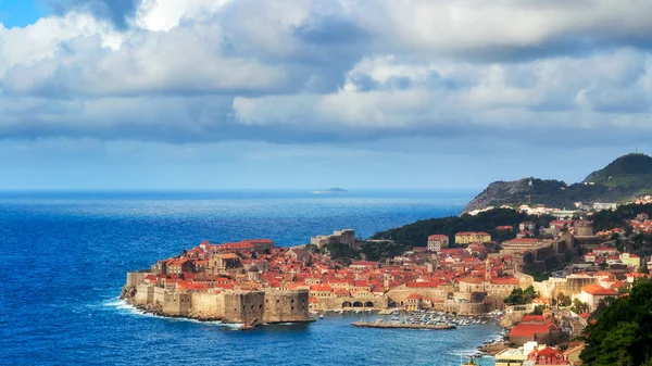 Panorama de Dubrovnik con Nubes Arriba —  Fotos de Stock