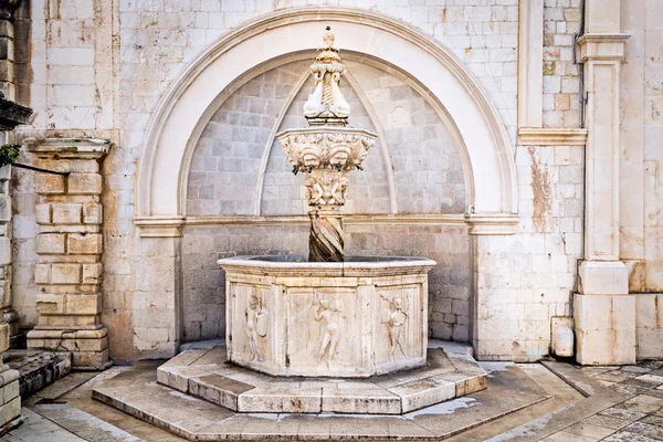 Old renaissance fountain inside old town Dubrovnik — Stock Photo, Image