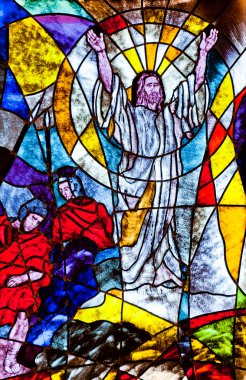 İsa'nın diriliş gösterilen vitray