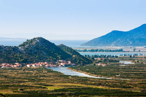 Neretva valley with hills and sea in background — Stock Photo, Image