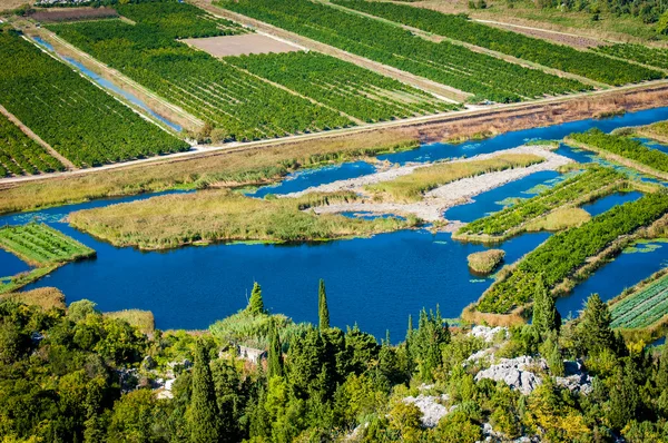 Fertile Neretva valley with crops and lakes — Stock Photo, Image