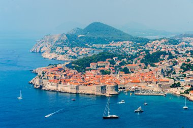 Dubrovnik'in görünümünü sisli gün