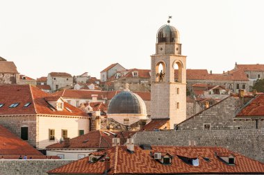 Dubrovnik'in rooftops üzerinde göster