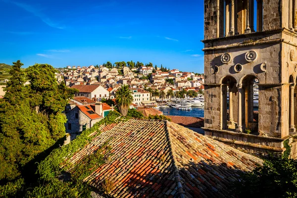 Casco antiguo de Hvar en la isla de Hvar en Croacia — Foto de Stock