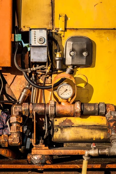 Close-up van de hydraulische machine met druk klok. verticale — Stockfoto