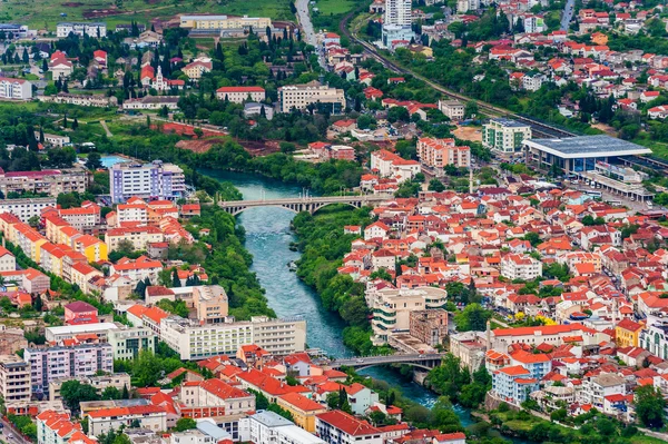 Luchtfoto van centrum mostar in Bosnië en herzegovina. — Stockfoto