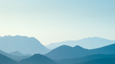 mesafe uzak mavi tepelere