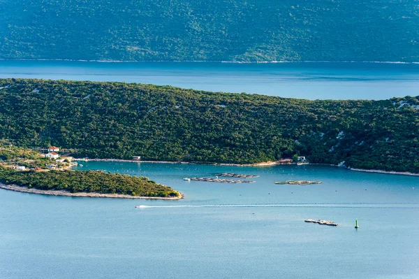La vista sul mare e le isole nel sud della Croazia — Foto Stock