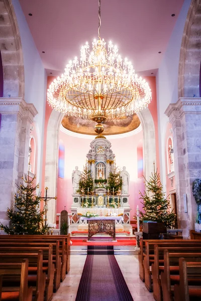 The interior of the old church at Christmas — Stock Photo, Image