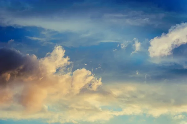 Beautiful cloudy sunset sky with light rays — Stock Photo, Image