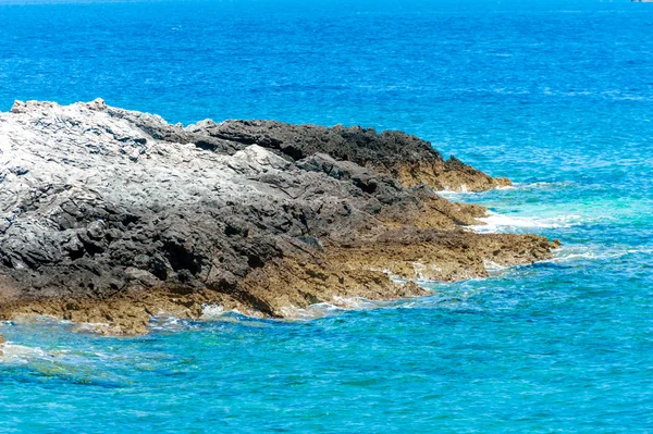 Rocks and the Adriatic Sea in Croatia — Stock Photo, Image