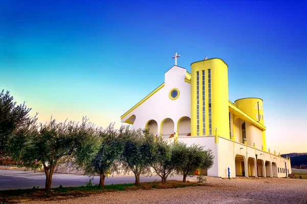 HDR image of modern church in Croatia with blue sky above — Stock Photo, Image
