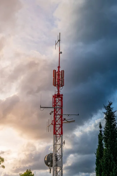 Linie Wysokiego Napięcia Stacja Dystrybucji Energii Elektrycznej Wysokonapięciowa Wieża Przesyłowa — Zdjęcie stockowe