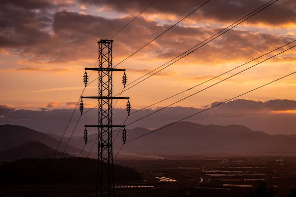 Yüksek Voltajlı Elektrik Hatları Elektrik Dağıtım Istasyonu Yüksek Voltajlı Elektrik — Stok fotoğraf