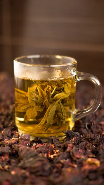 yeşil çay bir çiçek şeklinde