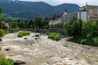 Merano en güzel sahil alanının Tappeiner iz be. Yol boyunca karakteristik Güney Tirol tarihi binalar hayran olabilir