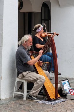Merano, İtalya 'daki sokak müzisyenleri 01.08.2021