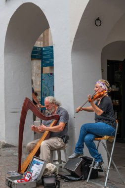 Merano, İtalya 'daki sokak müzisyenleri 01.08.2021
