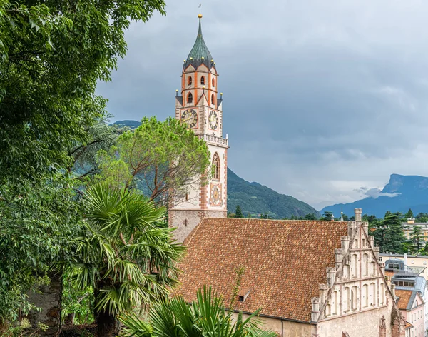 Vista Merano Tirol Del Sur Con Iglesia Parroquial San Nicolás — Foto de Stock