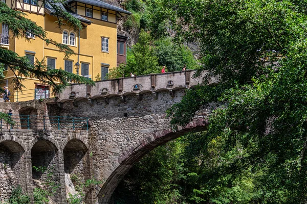 Kilátás Híres Steinerner Steg Ponte Romano Hídra Egy Kétíves Kőből Jogdíjmentes Stock Fotók