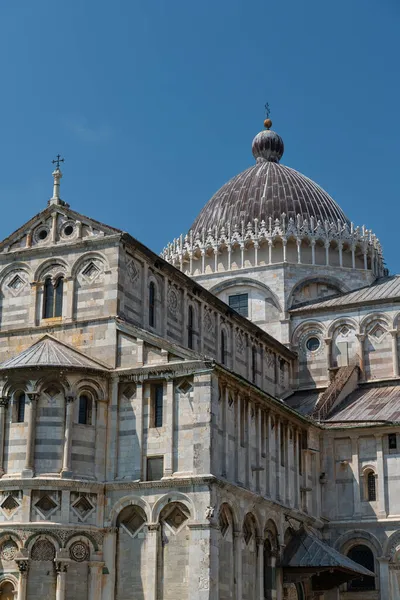 サンジョバンニ洗礼堂 ピサ大聖堂 日の出にピサの斜塔 トスカーナ地方 イタリア22 2021 — ストック写真