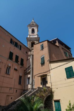 Imperia, Liguria, İtalya yakınlarındaki güzel bir köy olan Dolcedo 'da Idyllic Archways ve kaldırımtaşlı sokaklar
