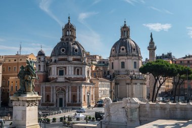 Trajan 'ın Sütunu ve Kutsal Meryem' in Kiliseleri ve Santa Maria di Loreto, Roma, İtalya