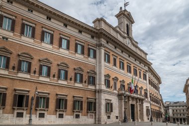 Roma, İtalya Palazzo Montecitoro, İtalya Milletvekilleri Meclisi 'nin merkezi, İtalya' nın Roma kentinde bulunan bir parlamento binasıdır. Aslen Bernini tarafından tasarlanan barok saray mimarisi Carlo Fontana tarafından tamamlandı. Önünde Montecitorio Obelisk
