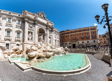  Ünlü ve Roma 'nın en güzel çeşmelerinden biri Trevi Çeşmesi (Fontana di Trevi)