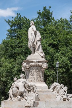Goethe anıtı Roma 'da Villa Borghese' deki Viale Goethe 'de. Alman heykeltıraş Gustav Eberlein tarafından 1902 yılında doğum gününde Roma şehrine hediye edilen II. Wilhelm adına tasarlanmıştır.. 