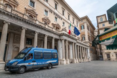 Roma, İtalya Palazzo Montecitoro, İtalya Milletvekilleri Meclisi 'nin merkezi, İtalya' nın Roma kentinde bulunan bir parlamento binasıdır. Aslen Bernini tarafından tasarlanan barok saray mimarisi Carlo Fontana tarafından tamamlandı. Önünde Montecitorio Obelisk