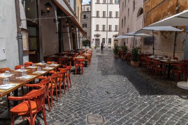İtalya 'nın eski Roma şehrinde rahat barlar ve restoranlar